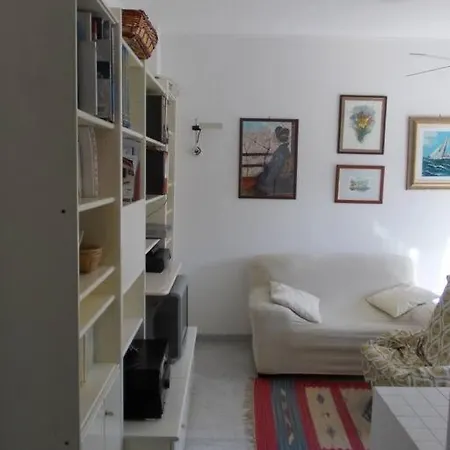 Apartamento Luminoso Bilocale In Centro Milán